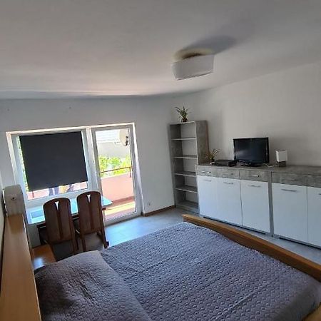 Ferienwohnung Mit Balkon In Krumpendorf المظهر الخارجي الصورة
